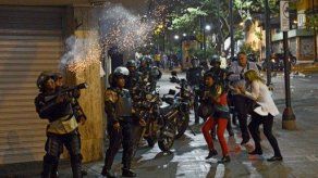 Tribunal desiste de juzgar a 46 jóvenes procesados por protestas en Venezuela