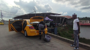 Taxista es aprehendido por utilizar una licencia que no era suya.
