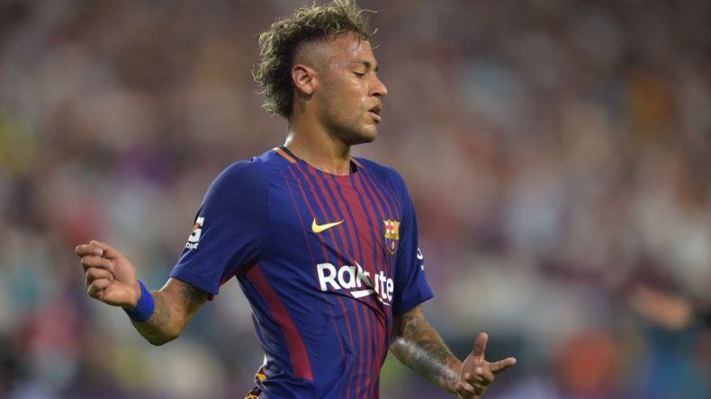 Neymar, en el centro de los rumores, llega a China para actos de promoción