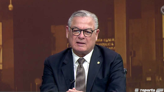 Contralor Anel Flores. Contralor Anel Flores.