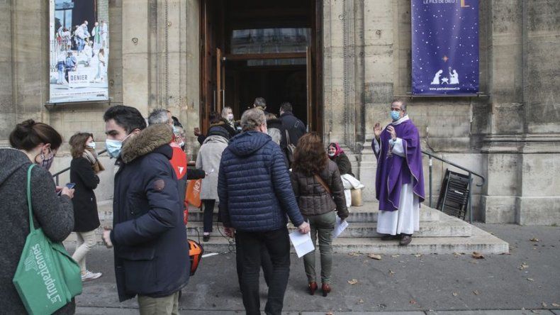 Francia reabre lugares de culto, pero con límites de aforo