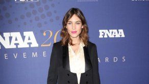 Alexa Chung se plantea empezar a acostarse con mujeres
