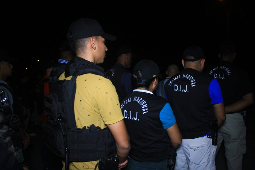 Policía desarticula grupo dedicado a la estafas y detienen a 27 personas