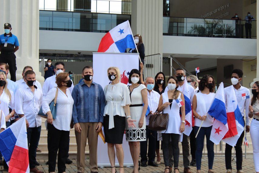 El Movimiento Panamá Decide presentó el pasado 11 de mayo ante el Tribunal Electoral la solicitud para que se autorice la recolección de firmas para convocar a una Constituyente Paralela.