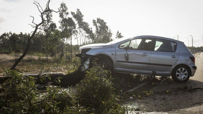 Tormenta Leslie deja en España cortes de luz y árboles caídos por viento