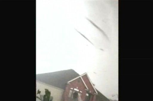 Jóvenes graban en video el tornado de Oklahoma