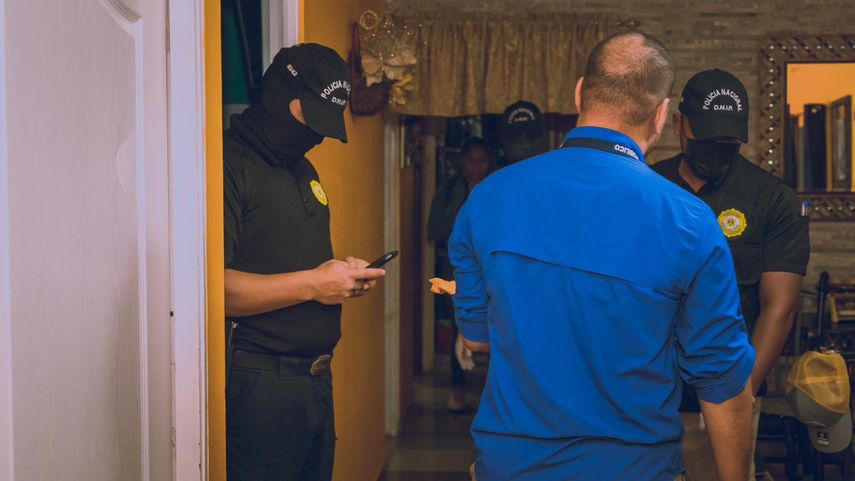 Diligencias de allanamiento mediante los operativos Water y Arcángel en el interior del país.