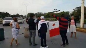 Residentes de Panamá Viejo cierran la vía por aumento excesivo en tarifa de luz