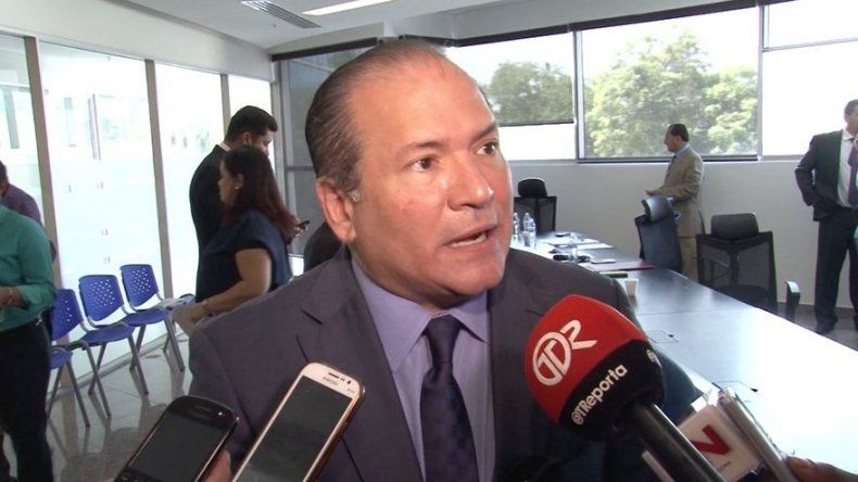 Harry Díaz cuestiona viajes de Ayú Prado a España y al Vaticano
