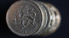 Reino Unido saca una nueva moneda de una libra para combatir el fraude
