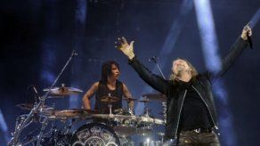 Famosos rockeros hispanos crean la banda de metal De La Tierra