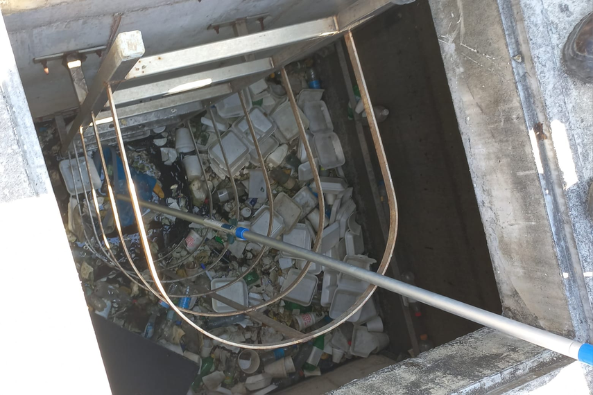 Sabonge hizo un llamado a la comunidad colonense debido a que es un problema que no llegue el caudal de agua a las bombas debido a la gran cantidad de basura que pasa por el sistema y que provoca, lo que sucedió en noviembre, que algunas de estas bombas se quemaran, sin embargo, en esta oportunidad en Colón serán colocado dos carros vectores para que limpien la basura del desagüe pluvial y ya se conversa con la alcaldía para esto.