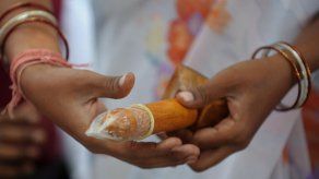 Maestra vuelve tras suspensión por presentación de condón