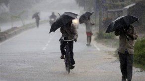 India: Ciclón pierde fuerza tras causar daños