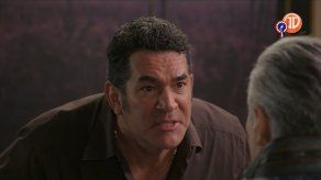 Octavio intenta convencer a Tsubaki.