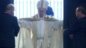 El papa da inicio a año de jubileo centrado en misericordia