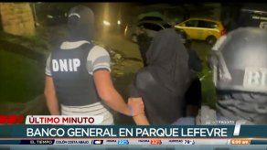 Policía aprehende a tres sospechosos de robo a banco en Parque Lefevre