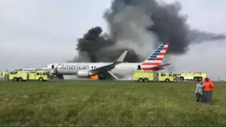 Ocho heridos al incendiarse avión en aeropuerto de Chicago