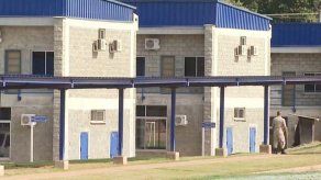 Aprehenden a funcionaria del Órgano Judicial que intentó ingresar B/.200.00 y celulares a la cárcel