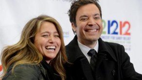 Subastan objetos del concierto 12-12-12 para recaudar fondos por Sandy