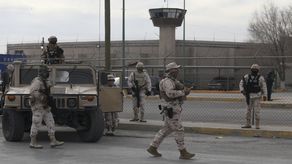 Miembros de la fuerza de seguridad redoblan la vigilancia en otras prisiones mexicanas tras el ataque.