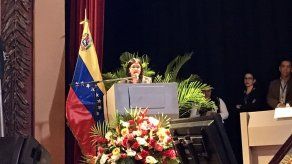 Canciller venezolana llama perro simpático al presidente de Perú