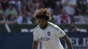Román Torres salió lesionado en partido ante San José