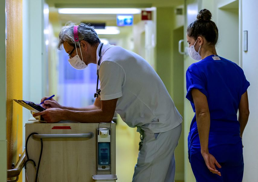 El equipo de pediatría del hospital St. Joseph de Berlín hace lo que puede con una plantilla más reducida que nunca.