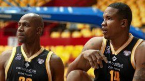 LPB: Correcaminos de Colón arrancan con pie derecho; Michael Hicks anota 32 puntos