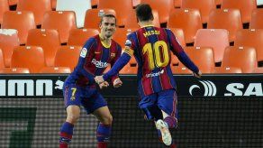 El Barcelona gana 3-2 al Valencia para seguir en la lucha por LaLiga