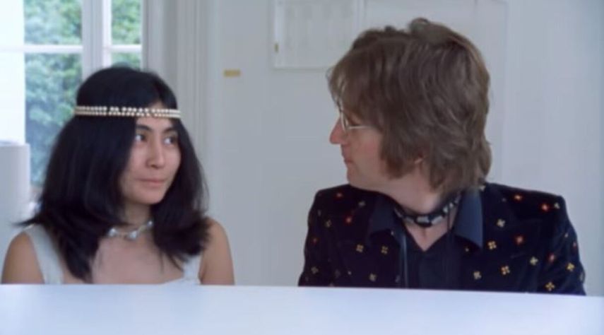 Yoko Ono y John Lennon.