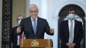 La nueva ley migratoria también facilitará las expulsiones administrativas de extranjeros que intenten ingresar clandestinamente, sin cumplir nuestras leyes ni tampoco validar sus antecedentes penales, explicó Sebatián Piñera.