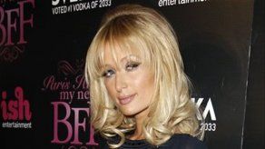 Paris Hilton continúa campaña presidencial en Internet