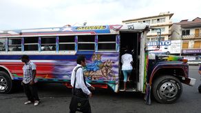 La entrada en vigencia del nuevo sistema Metro Bus en Panamá y San Miguelito, implicaba la salida de circulación de los buses conocidos como Diablos Rojos.