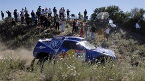 Sainz gana etapa y pasa a liderar el Rally Dakar