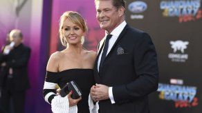 David Hasselhoff se casa con la modelo Hayley Roberts