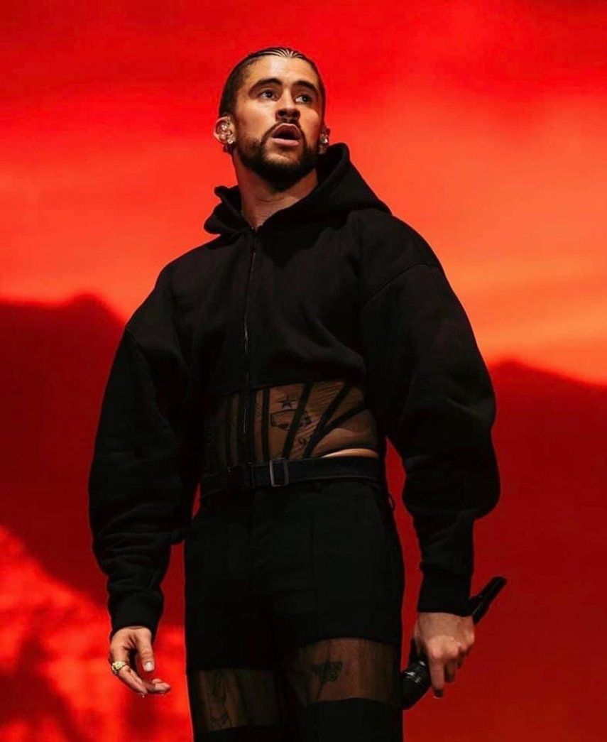 Bad Bunny arremete contra un fanático.