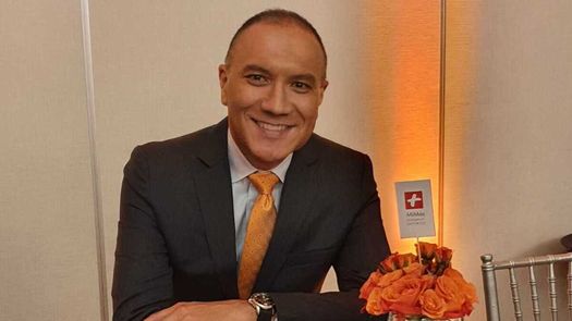 Roberto Mendoza-Director Ejecutivo de Asuntos Corporativos +Móvil de CWP