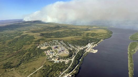 Las olas de calor y sequías, que están empeorando debido al cambio climático, han hecho que los incendios forestales sean más frecuentes.