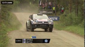Jari-Matti Latvala mantiene liderato en Rally de Finlandia