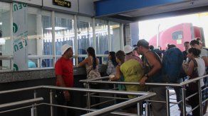 Venezolanos varados en frontera de Panamá agotan sus recursos