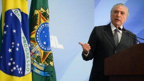 Temer aumenta salario mínimo de brasileños el 6