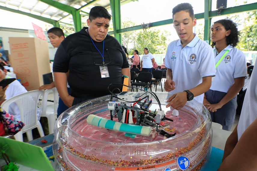 Chiriquí y la Comarca Ngäbe Buglé participaron de la regional de Robótica.