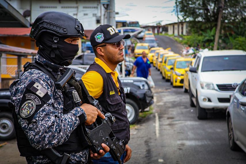 Seis aprehendidos por el homicidio del teniente de la Policía Nacional en Caimitillo.