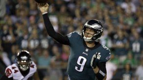 Foles abrirá por Eagles ante Bucs; Wentz sin alta médica