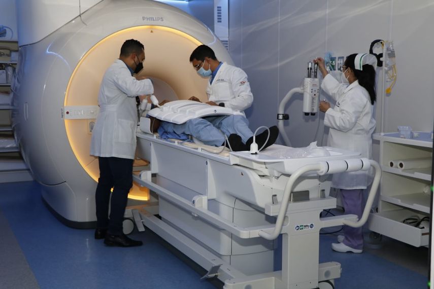 Equipo de resonancia magnética 3T instalado en el ION.