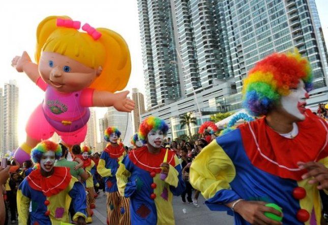 Desfile de Globos en Cinta Costera