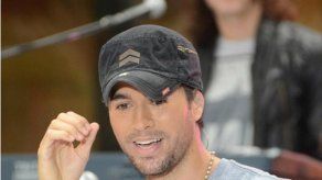 Enrique Iglesias recurre a sus perros para evaluar sus canciones