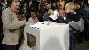 Catalanes votan sobre la independencia de Cataluña en Francia