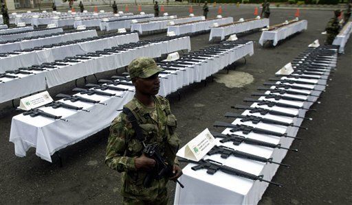 Decomisan 607 fusiles chinos para narcos colombianos